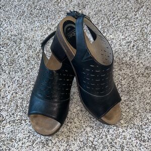 Abeo Black Cutout Leather Sandals